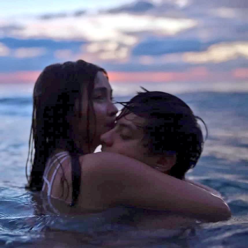imalekatnyel's tweet photo. I'M SO IN LOVE WITH THESE SHOTS! 🥺💙
 
#KathNielxBenAndBenxJMS 
#SaSusunodNaHabangBuhayMV 
#SSNHBmv https://t.co/gLEqVTS7Yh