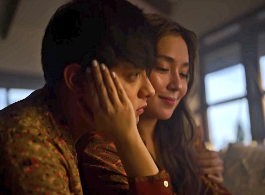 imalekatnyel's tweet photo. I'M SO IN LOVE WITH THESE SHOTS! 🥺💙
 
#KathNielxBenAndBenxJMS 
#SaSusunodNaHabangBuhayMV 
#SSNHBmv https://t.co/gLEqVTS7Yh