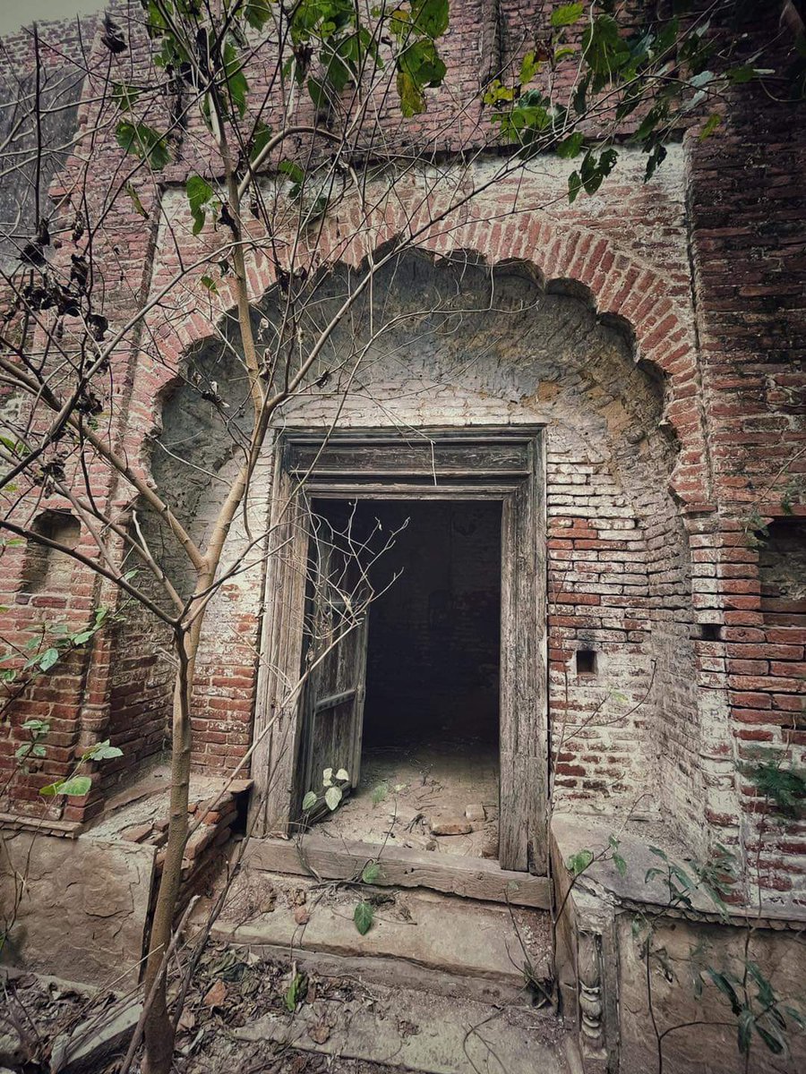 StudioDharma1's tweet photo. Maulaheri Jats is a family of Jats that derives its name from the village of Maulaheri, situated on the banks of the Hindon River, in the district of Muzaffarnagar in western Uttar Pradesh

Visit- https://t.co/2JGHDDvQIq

#maulaheri #maulaheripalace #jat #jatland https://t.co/wAp3ZZeRhb