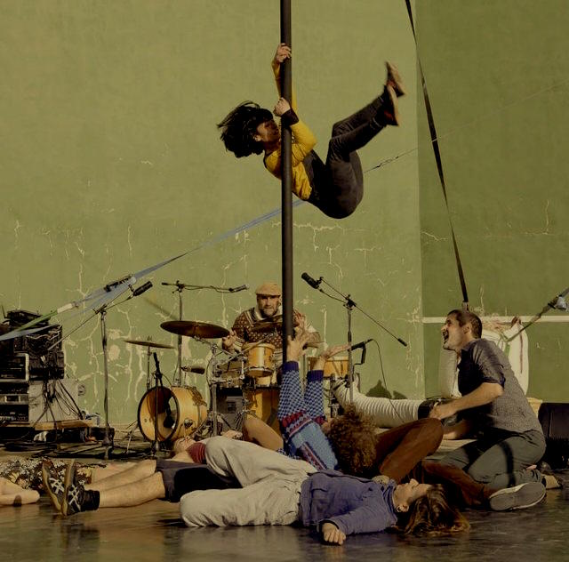 ... que important és descentralitzar la cultura. Gràcies a la mesura de Pobles de Circ del Pla d'Impuls de l'Associació de Professionals de Circ de Catalunta . Aquest col.lectiu ha gaudit de la població d'UlldeMolins!
Gràcies a TOTES!
Foto: Martagcphoto