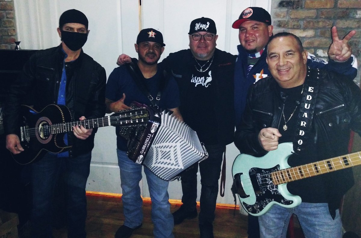 DjCasperVasquez's tweet photo. Los Chamacos and DJ Casper https://t.co/nCMlrPqCPy
