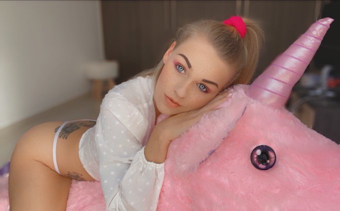 Da bin ich wieder 💕 Ab und zu braucht man einfach mal eine Pause .... ich und mein Einhorn haben viel<a href="/tag/omg"class="tags"><span>#omg</span></a>