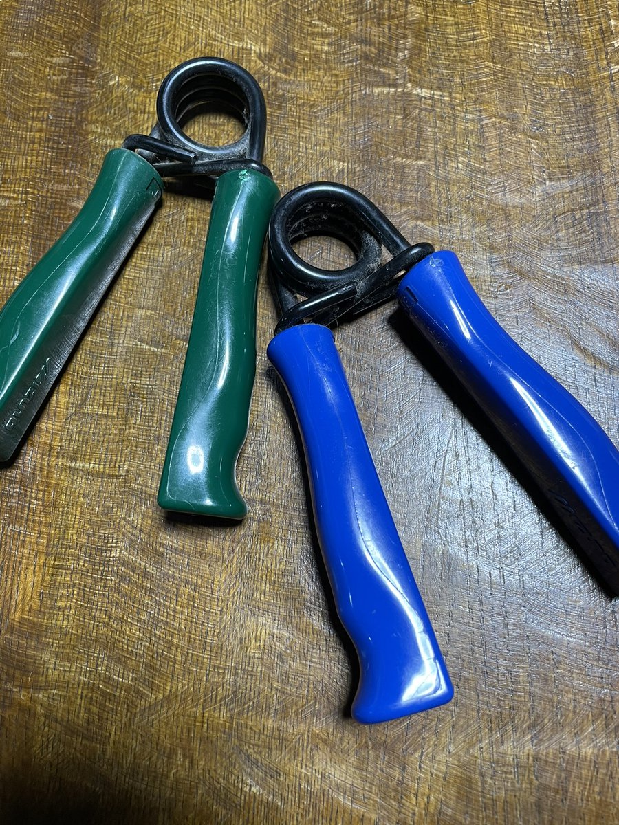 このミズノのハンドグリップ、かなり古いやつなんだけど青のkg数わかる