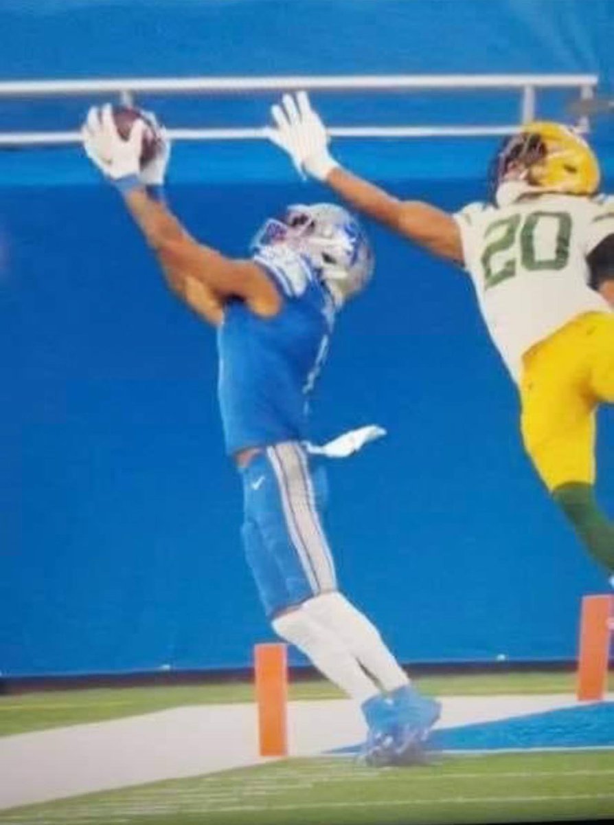 UK_detroitlions's tweet photo. Catch or no catch? What do you think? @Lions @PrideOfDetroit @NFLUK same for the onside kick? #onepride #lionsUK #nflchat #nfl @AroundTheNFL @Jeff_Reinebold @gmfb @nateburleson @NFLOfficiating https://t.co/eORv8cfuRD