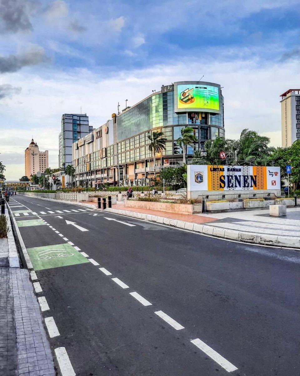 aniesbaswedan's tweet photo. Alhamdulillah, kerja bersama, kini tampak hasilnya. Senen kembali menjadi salah satu ikon Jakarta, tidak lagi dianggap kawasan kumuh dan rawan.

Mari manfaatkan dan jaga sama-sama...

#WajahBaruJakarta #WajahBaruSenen
https://t.co/rUVNe4atCw https://t.co/pUmEIYf2nr