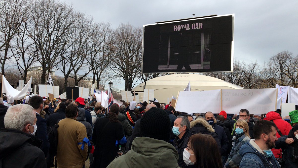 En direct de la mobilisation aux Invalides ! 
#laisseznoustravailler #eventprofs 

<a href="/CoesioCongres/">Coésio Congrès</a> <a href="/UNIMEV_FR/">UNIMEV</a> <a href="/LEVENEMENTAsso/">LÉVÉNEMENT</a> <a href="/SYNPASESYNDICAT/">SYNPASE</a>
