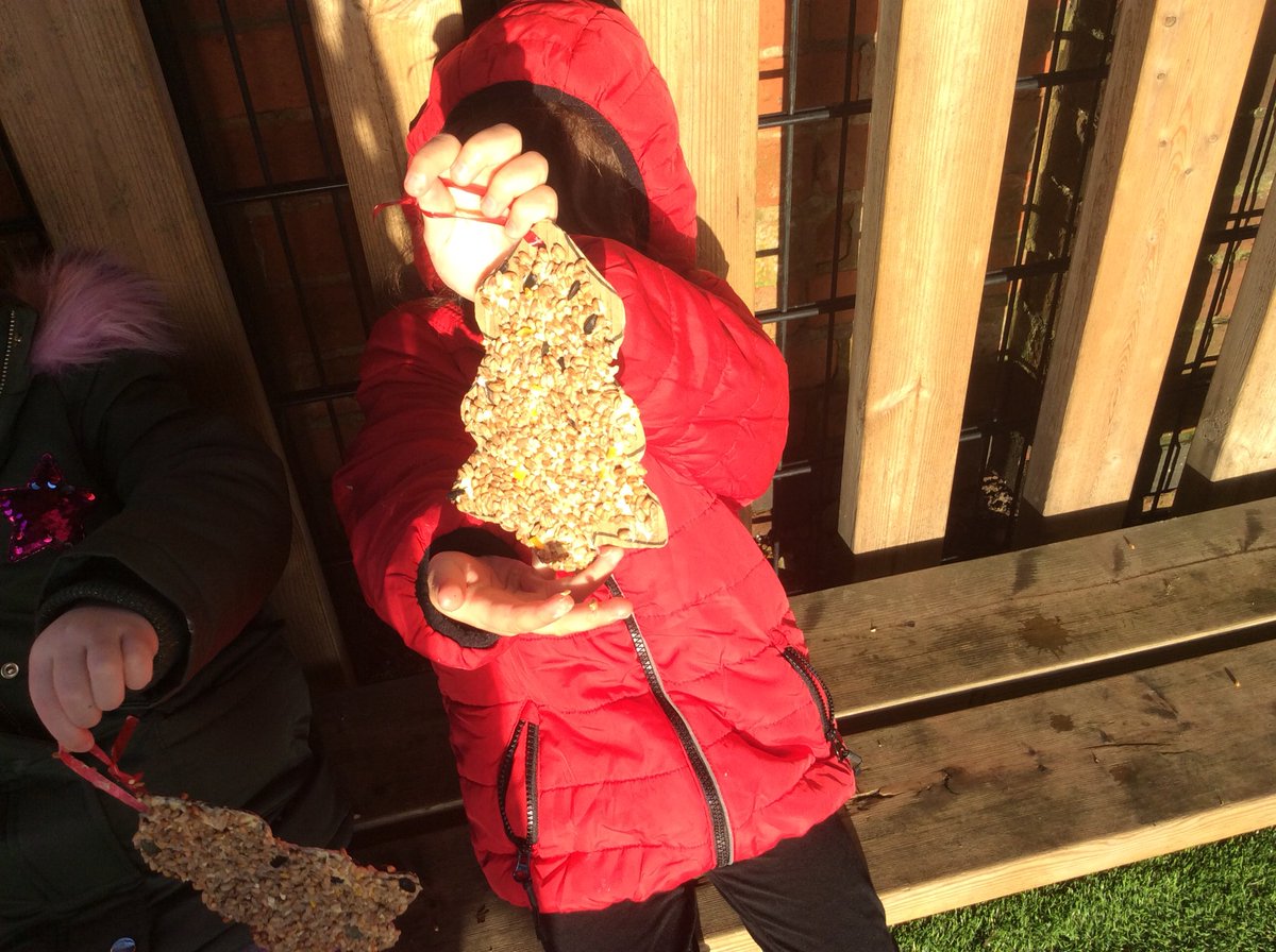 FU_FTPS's tweet photo. We had a visit from Little Robin this morning with a special story to explain how he got his red tummy!  We thought it would be nice if we made Robin and his friends some bird feeders to hang in the garden. https://t.co/6nvVpiPmr9