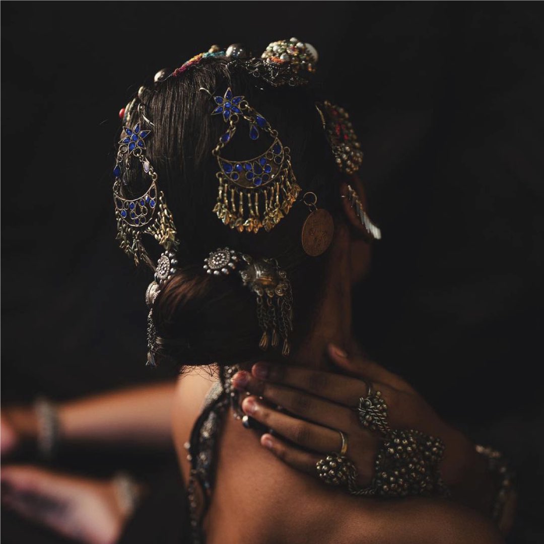 Indiamakeupshow's tweet photo. Amit Thakur is the man of many moments in the hair industry. His styling aesthetic and eclectic sources of inspiration are what helps him soar high in the business.

#ArtistOfTheWeek - Amit Thakur
Here are some of his best works!

#IMS #Hairstylist #Fashion #FashionPhotograpy https://t.co/3T5IPT5dpW
