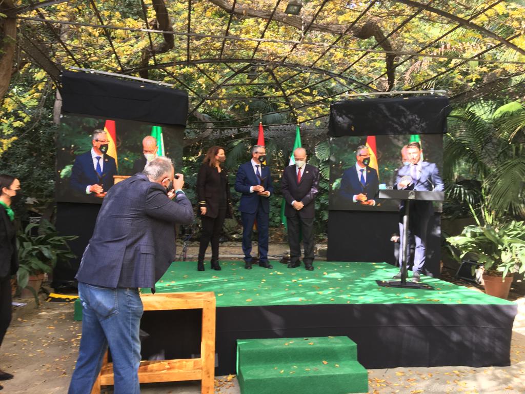 MedioAmbAND's tweet photo. 🐾 #PAMA20 🌳 | Modalidad de #CambioClimático 🏅 @diputacionMLG por su programa #MálagaViva, una estrategia provincial frente al cambio climático que promueve la lucha por el #MedioAmbiente y la participación de la sociedad malagueña para combatir este problema creciente 🌍 https://t.co/m8wcVCT8gn