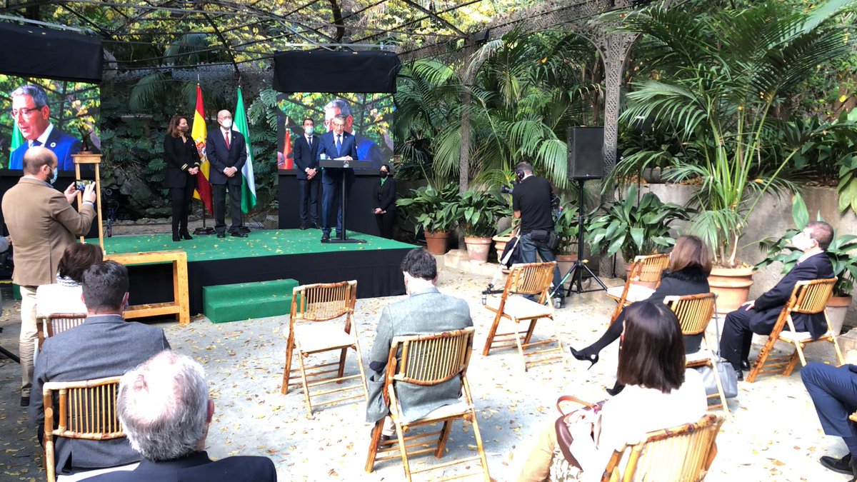 MedioAmbAND's tweet photo. 🐾 #PAMA20 🌳 | El presidente de la @diputacionMLG interviene en nombre de todos los que han recibido el Premio #Andalucía de #MedioAmbiente 2020 🏅 @Francissalado destaca la responsabilidad y también misión reconfortante de dejar a las futuras generaciones un planeta mejor. https://t.co/bAteMsbeKT
