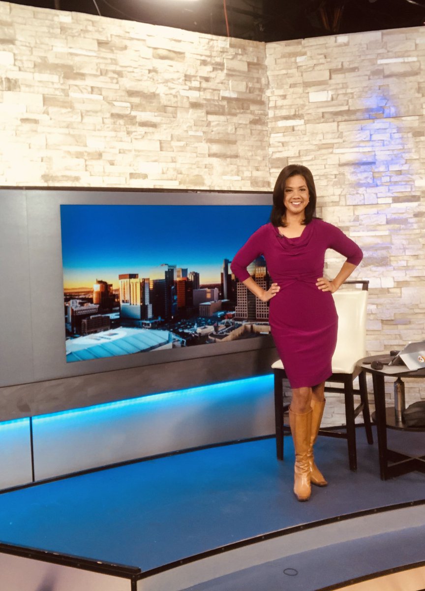 GinaMaravillaTV's tweet photo. It finally feels like winter in Arizona (high temps in the 60s), so out come the boots!! #MadeForWalking ๐ข https://t.co/2EMkyPr8xz