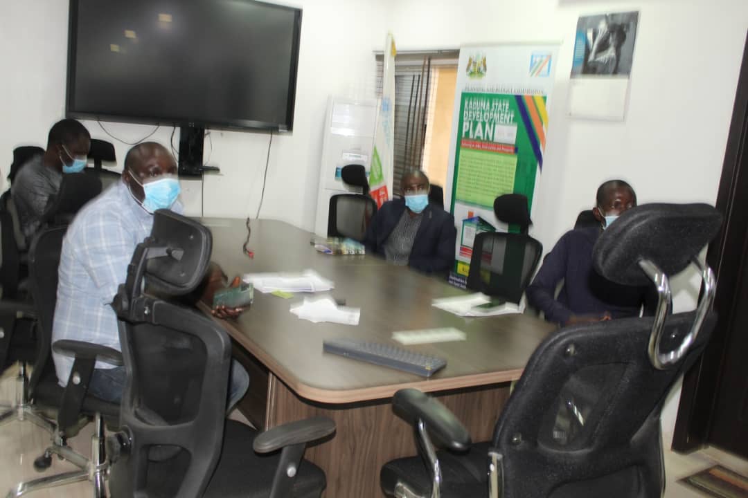 calped4devt's tweet photo. Today: We honored the invitation by the Commissioner, Planning & Budget Commission @kadpbc to discuss on our request for:
1. procurement data;&
2. partnership for Community Engagement & Accountability Mechanism on the road component of #UrbanRenewal.
@ogpkaduna
#OpenContractingKD https://t.co/MCBKyVf4tM