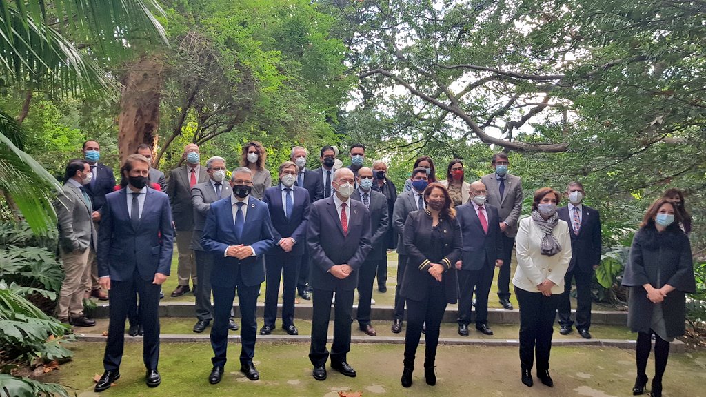 PuertoDeSevilla's tweet photo. Gracias por el galardón #PAMA20 de @MedioAmbAND que nos anima a seguir trabajando con la naturaleza 🌱
Junto a @ebdonana @unisevilla @InfoUMA @UniHuelva @univcadiz seguimos apostando por proyectos innovadores que potencien la biodiversidad.
¡Nos unimos a la #RevoluciónVerde! https://t.co/k70vWgTpFc