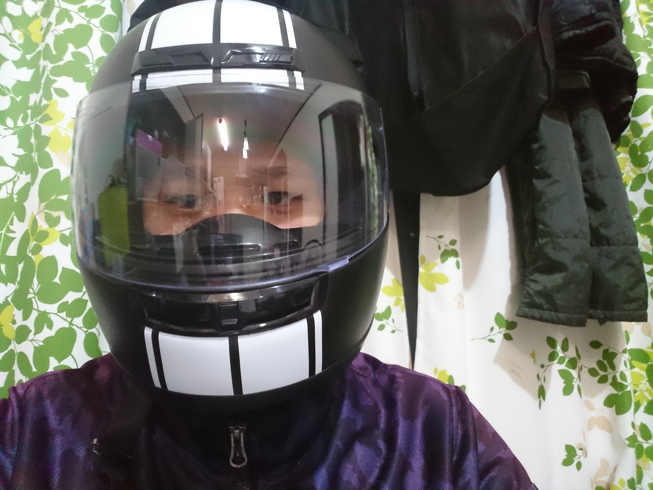 ヤニ吸う響生 買ったバイクのヘルメットが バーンアウト 色違い みたいだった件 フォートナイト しょうじ T Co Vvps2bzlog Twitter