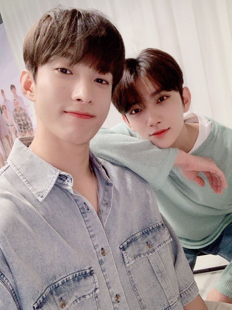 whathappenedtoP's tweet photo. DK군과의 투샷은 유독 훈녀감성이긴 하세요 https://t.co/KlCW1uClQw