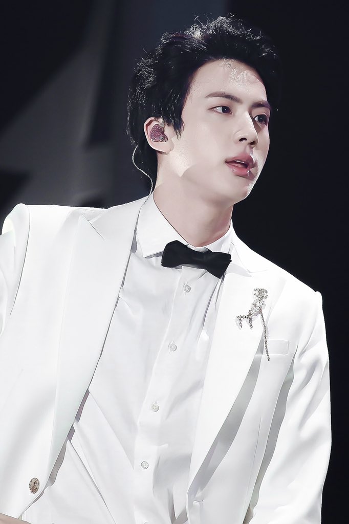 jin pics 🧑🏻🚀 tweet media