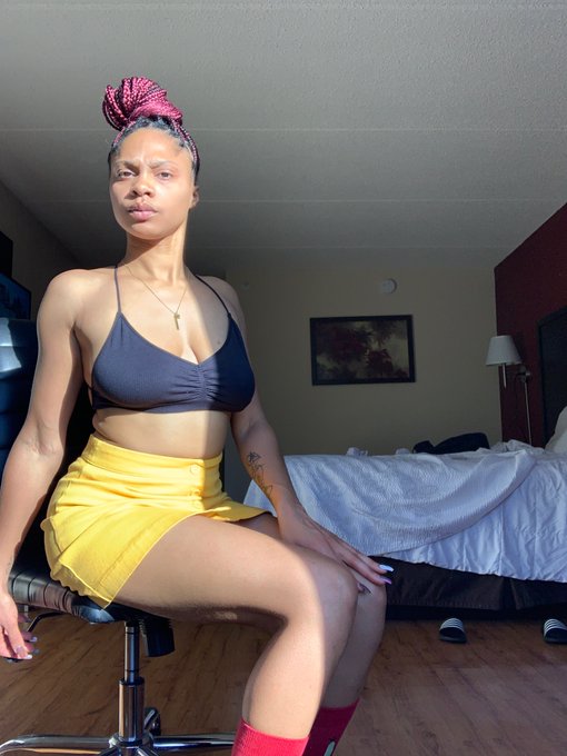 Dom Donna’s pics and videos