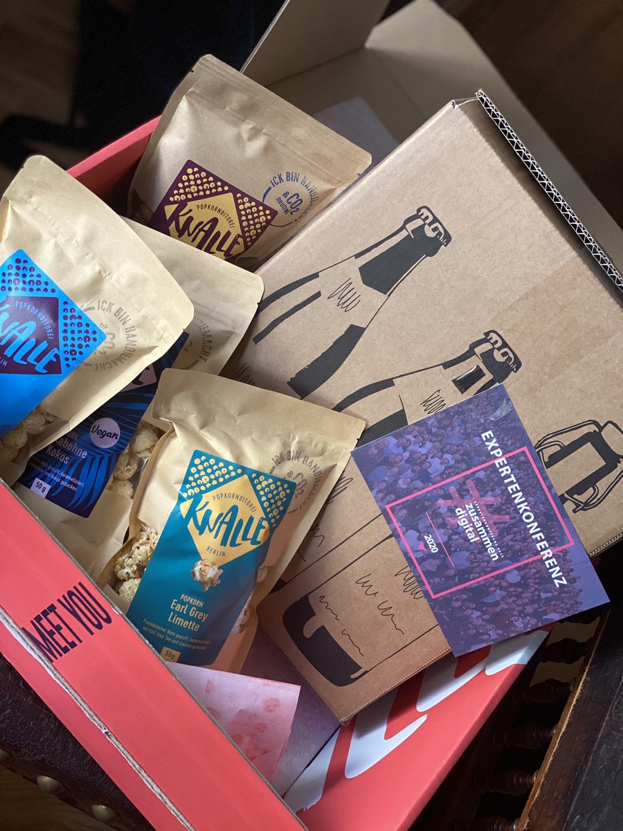 FranziskaFuchs4's tweet photo. Unsere #Expertenkonferenz20 startete wie immer mit einem bewegenden Jahresrückblick unter dem
Motto #zusammendigital. Gefolgt vom #unboxing unserer Überraschungsbox. Danke an alle #DBLieblingskollegen für die tolle Organisation.
#TalentAcquisition #DeutscheBahn #starkeschiene https://t.co/BWwWm4EU4S