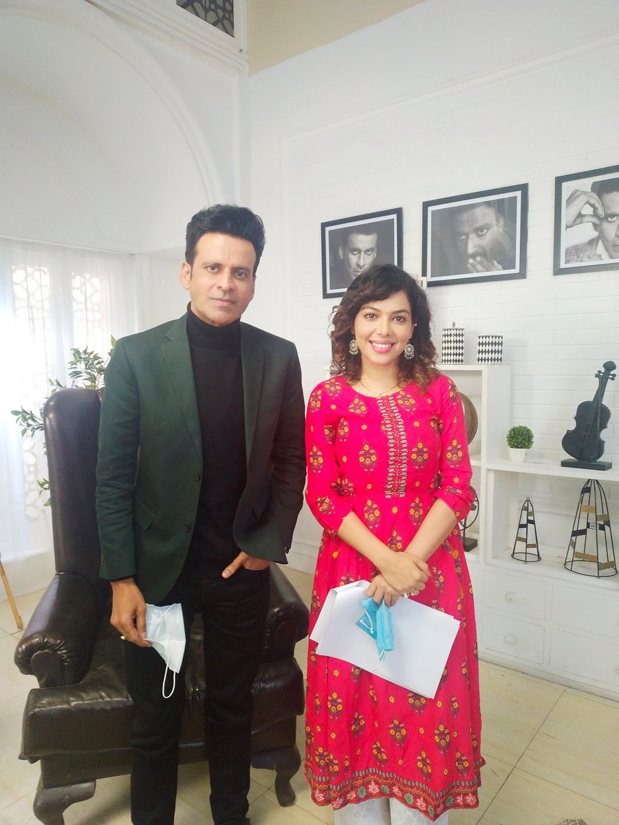 chidaksha's tweet photo. बलराज साहनी, दिलीप कुमार साहब के बाद जिन legendary शक्स की कला के सदा कायल रहे, उनके साथ आखिरकार काम करने का मौका मिला। Absolute honour to work &amp; spend time with my cinematic idol, The ultimate #FamilyMan, my forever #bhikumhatre #ManojBajpayee Sir!  Thankyou!🙏😊💫🌈💃
#newshow https://t.co/ZzhENKZbkT