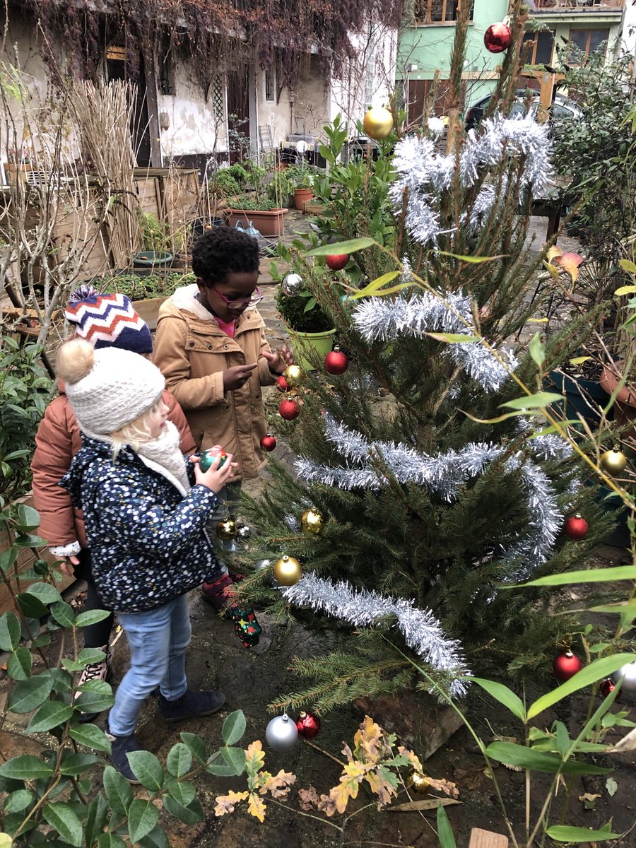 CourRasselins's tweet photo. Bonne fêtes de fin d’année à tous ! 🎄#Noel2020 #monbeausapin https://t.co/z6wO6m9vXC