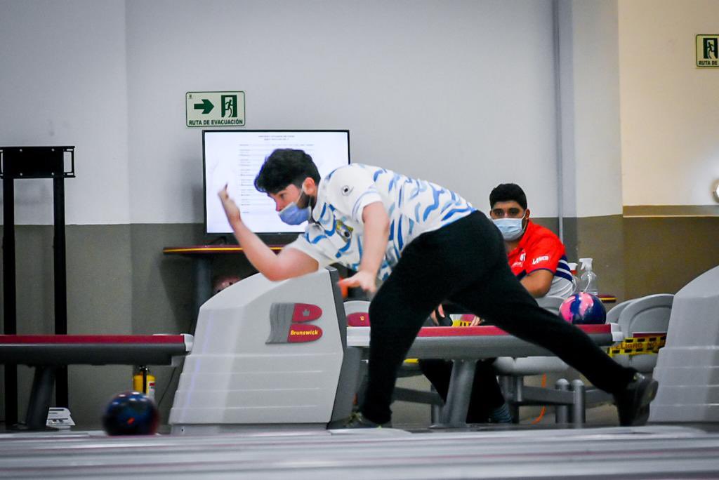 Ellos son nuestro orgullo, nuestro futuro....se bancaron 3 cambios de fecha, una cuarentena eterna, horas de viaje interminables, idas y vueltas pero estan ahi.....con un ARGENTINA enorme en su espalda. Esto todavia no termina. #bowlingargentina #sudamericanojuvenil2020