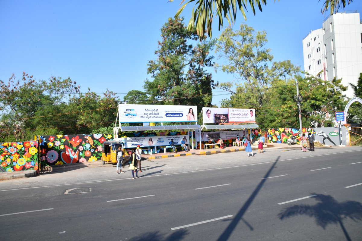 Have a pleasant drive through Balkapur Nala and newly designed Pension office Bus bay. #PublicInfrastructure. 
#ArtMakeovers

@KTRTRS @JAGANTRS