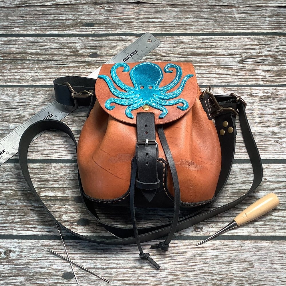 Looking for a last minute #christmasgift then check out this fantastic artisan crafted leather bag over on my #tbch store! This is a nice small bag for everyday carry needs.
Head on over for a great selection of leather goods
thebritishcrafthouse.co.uk/product/octopu…
#shoulderbag #leatherbag