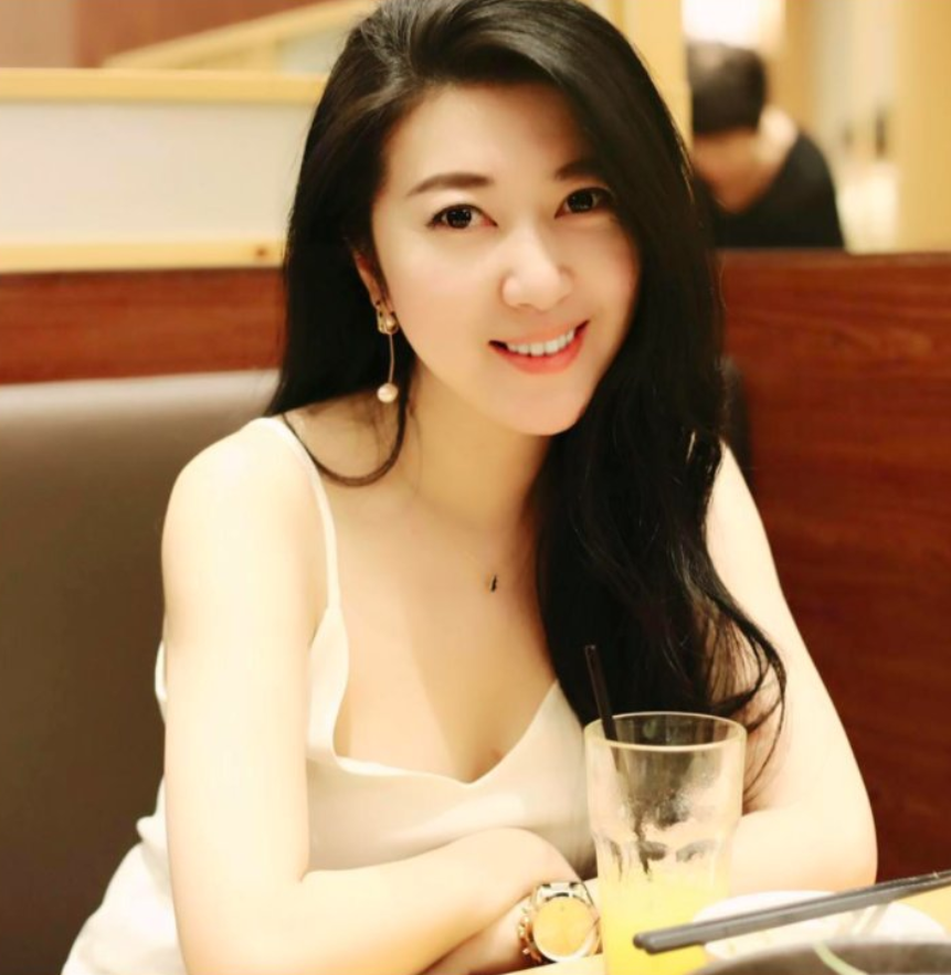 Lets see who else has a close relationship with Christine Fang (Fang Fang).