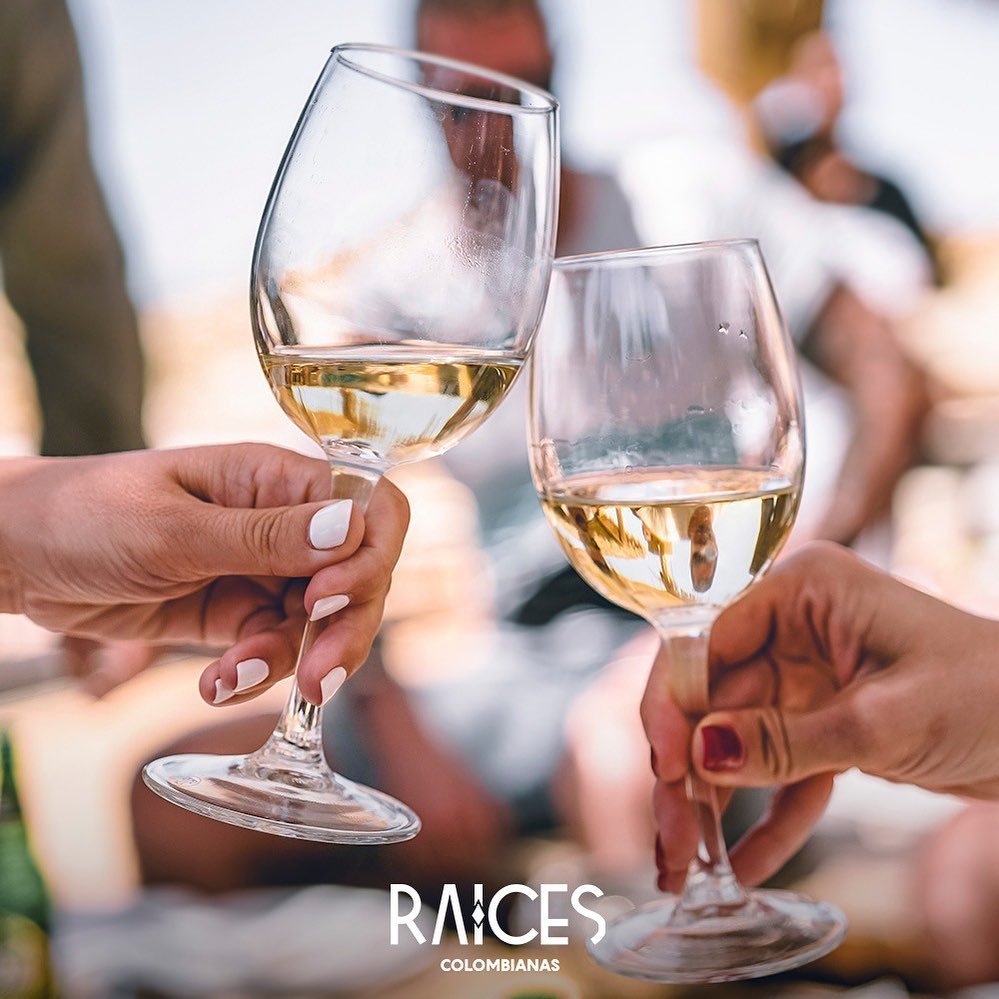 raicesrestny's tweet photo. Happy Saturday! a day to celebrate with with a Martini Cantinero, Picocita, Piña Colada, Colombian Punch and much more ... You decide the flavor that will delight your palate. 🥂✨❤️

Do not forget to share your most special moments with us.🙌🏽
.
#RaicesColombianas https://t.co/tnfbgVQd2q