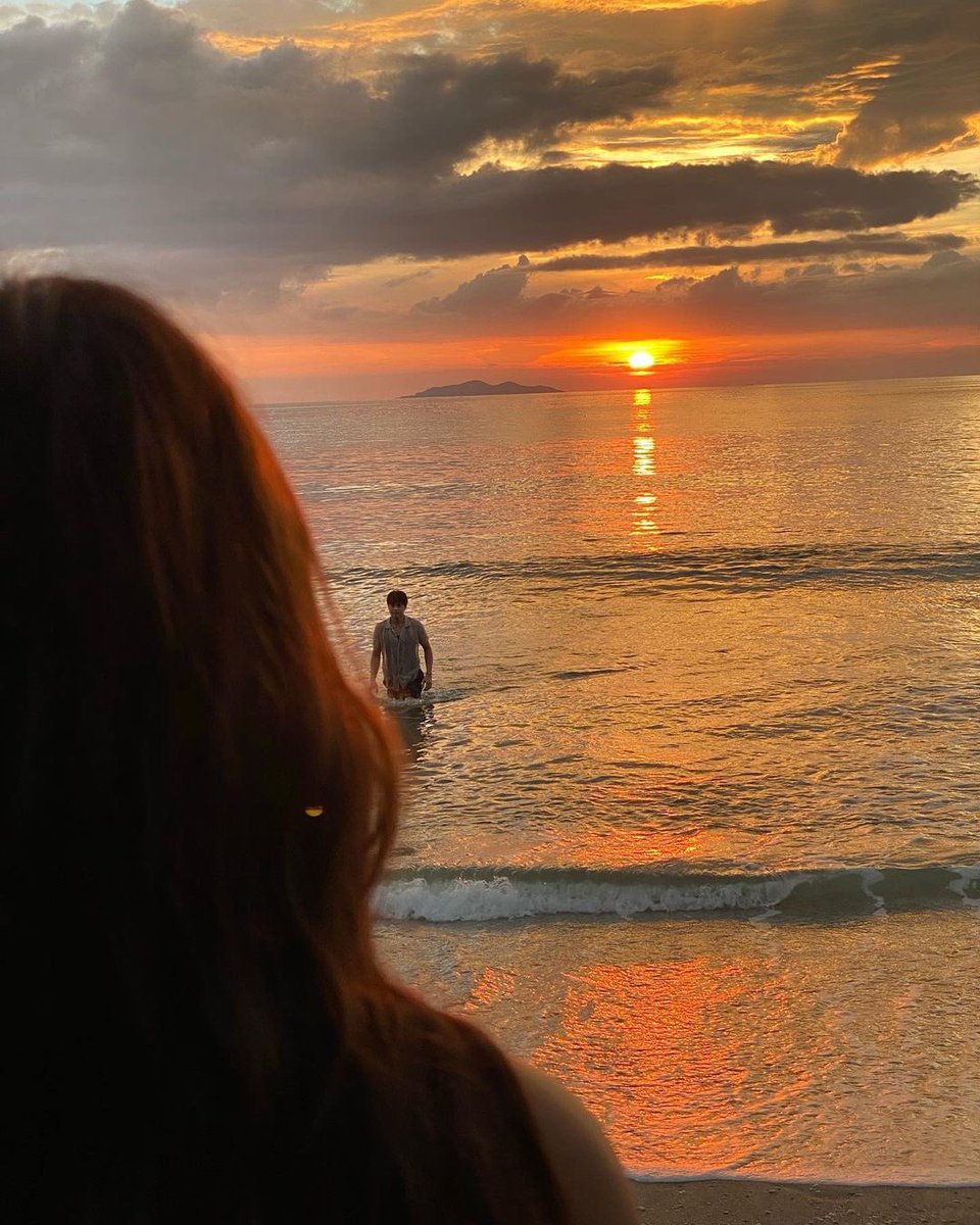 _missbeatriz_'s tweet photo. “Two lovers who are caught in a time loop which resets after one of them dies. One of them, however, retains all the memories of their past relationship – including the painful ones.”

#SSNHBmv
#KathNielxBenAndBenxJMS https://t.co/fBUiwsbktF