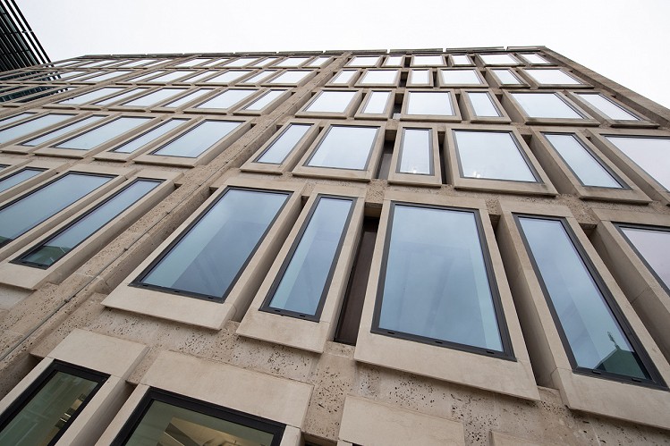 Congratulations to <a href="/BoultbeeBrooks/">Boultbee Brooks</a> #russellWBHO and <a href="/OBIProperty/">OBI</a> for completing #hyphen; it looks great and brilliant to see it finished after all the hurdles! #officerefurb #mosleystreet bit.ly/385GXNE