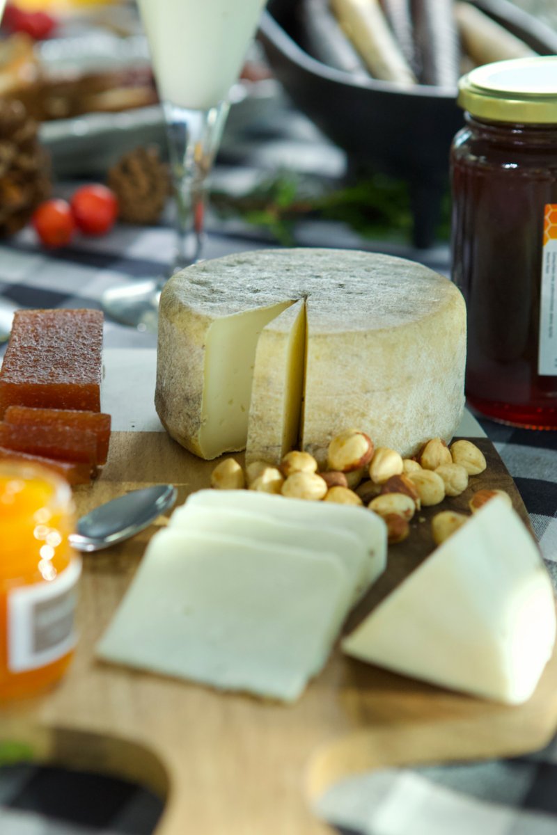 Aquest Nadal l'aperitiu inclou formatge d'aquí, formatge de proximitat. Descobreix tots els pagesos/es i elaboradors/res a benvingutsapages.cat i compra formatge de <a href="/calquiteria/">Cal Quitèria | Formatges 🧀 artesans de Ponent</a> 👉 calquiteria.com/ca/tenda/forma…

#CuidemLaNostraTaula 
#BoPerATothom