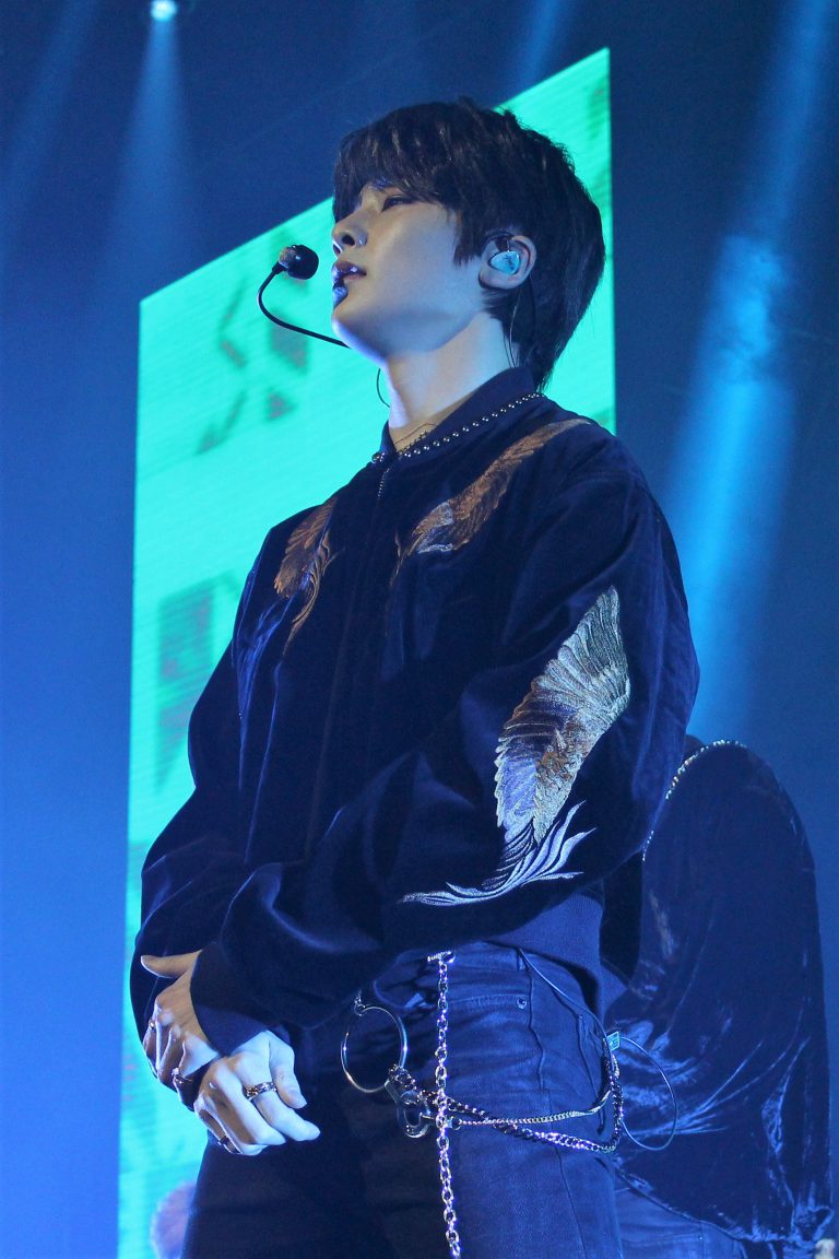 this is how yang jeongin looks like in real life: an ethereal thread