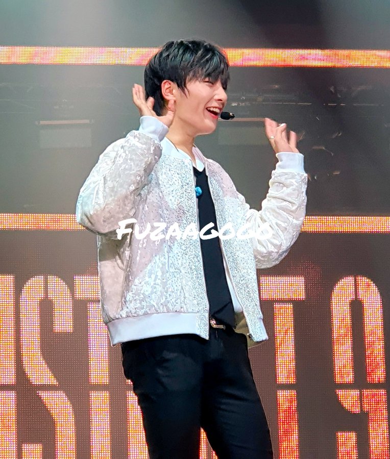 this is how yang jeongin looks like in real life: an ethereal thread