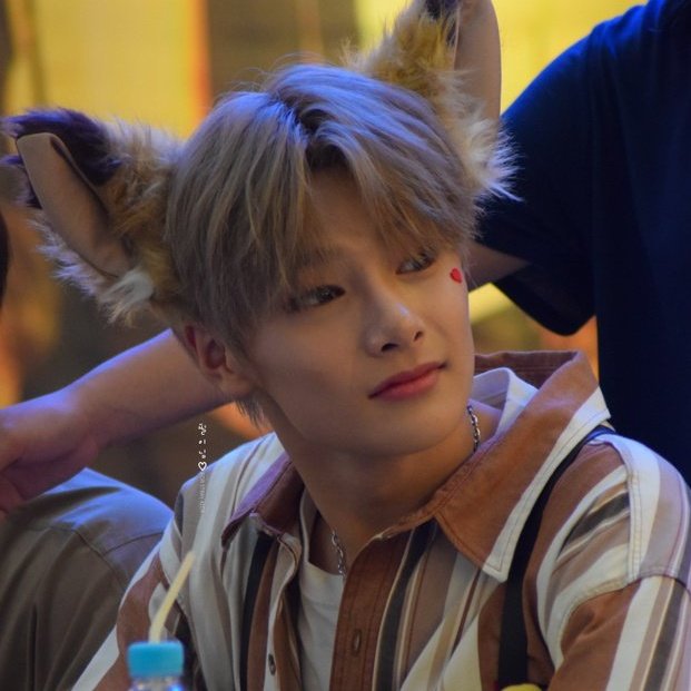 this is how yang jeongin looks like in real life: an ethereal thread