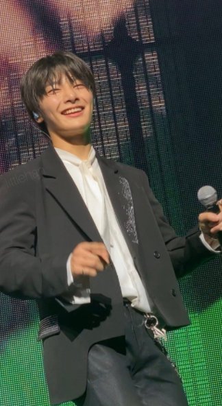 this is how yang jeongin looks like in real life: an ethereal thread