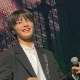 this is how yang jeongin looks like in real life: an ethereal thread
