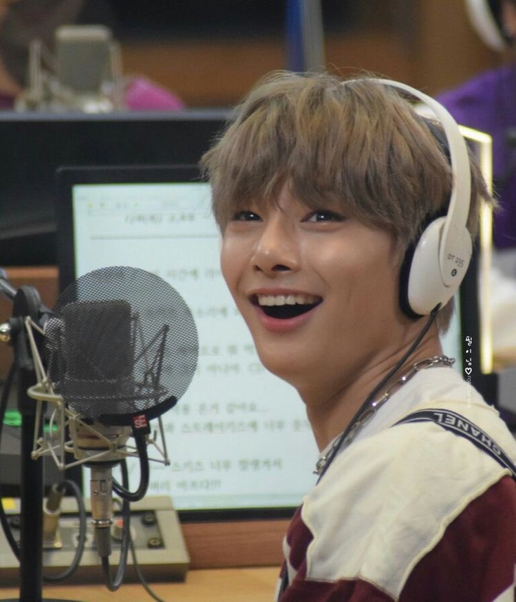 this is how yang jeongin looks like in real life: an ethereal thread