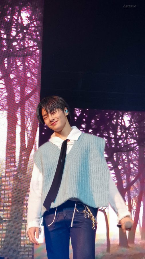 this is how yang jeongin looks like in real life: an ethereal thread