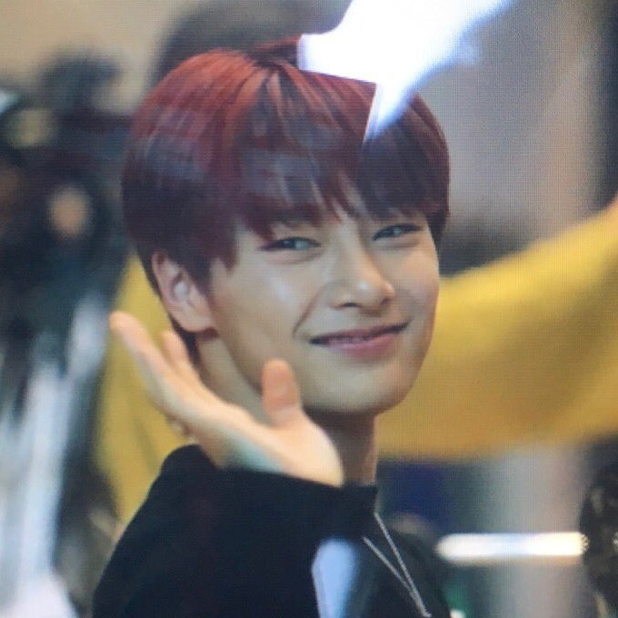 this is how yang jeongin looks like in real life: an ethereal thread