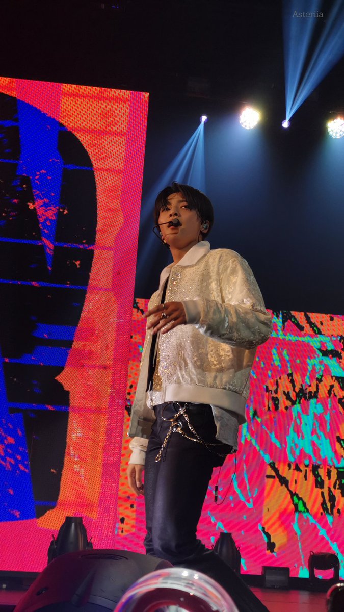 this is how yang jeongin looks like in real life: an ethereal thread