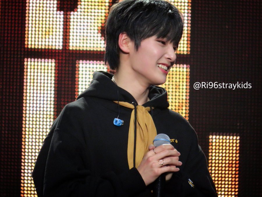 this is how yang jeongin looks like in real life: an ethereal thread