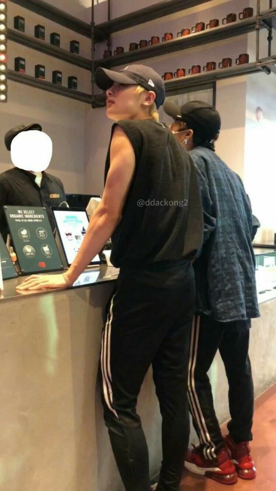 this is how yang jeongin looks like in real life: an ethereal thread