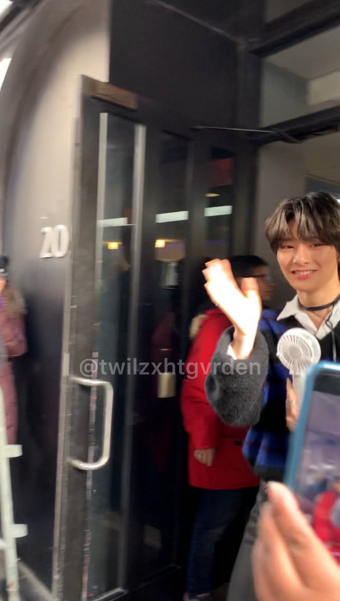 this is how yang jeongin looks like in real life: an ethereal thread