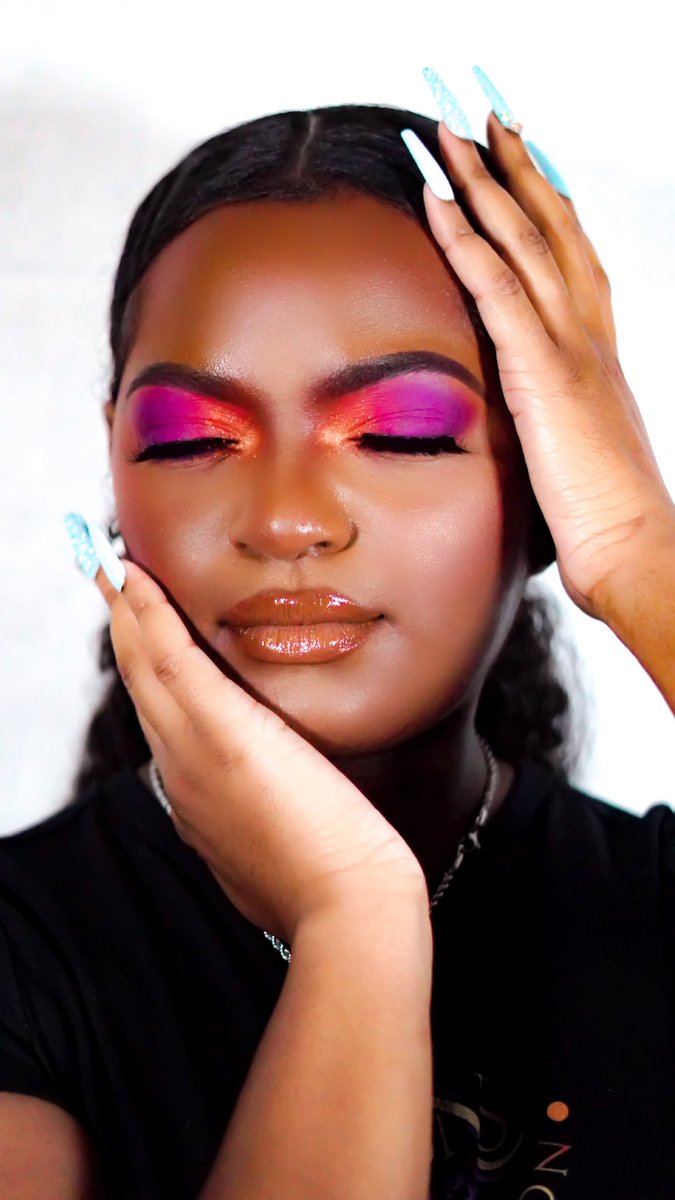 BnsCollection's tweet image. Have y’all checked out our Eyeshadow Palettes Collection? If not, what are you waiting for?!! 
-High-pigmented 
-Cruelty free.
#eyeshadow #makeuplover #eyeshadowlooks