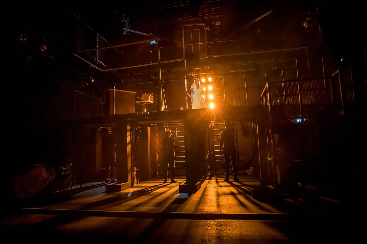 RobeAroundTheUK's tweet photo. This week's edition of @TheStage  covers our recent PR story on our collaboration with @TheLirAcademy and their recent #GradFest2020 productions.

https://t.co/zmWd8ZMlFq

#robelighting #RobeAroundTheUK #robeintherig https://t.co/COArApRrQs