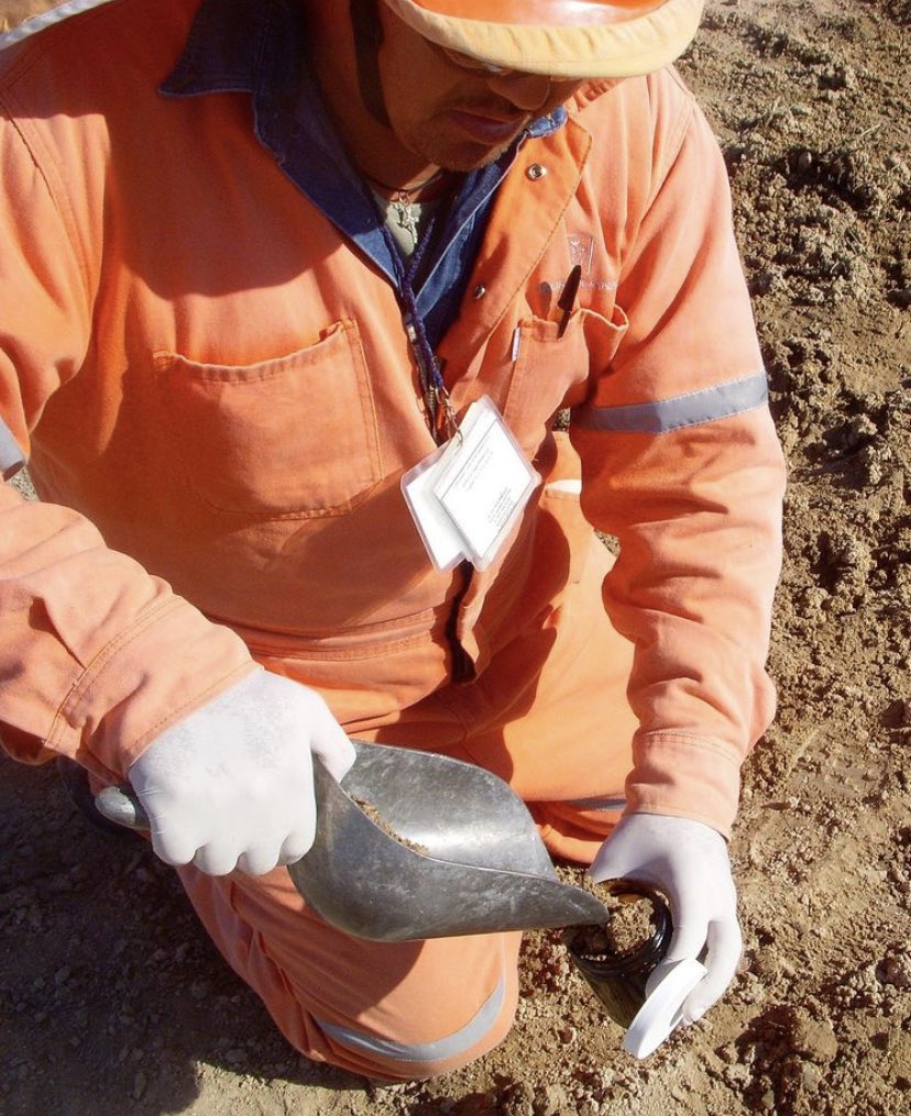 microanalisis's tweet photo. Analizar el suelo dónde se llevará a cabo la construcción de cualquier edificación es vital.

Realizamos análisis de suelos para identificar cualquier contaminación por Hidrocarburos o por Metales Pesados. https://t.co/RLFpdY2RdT