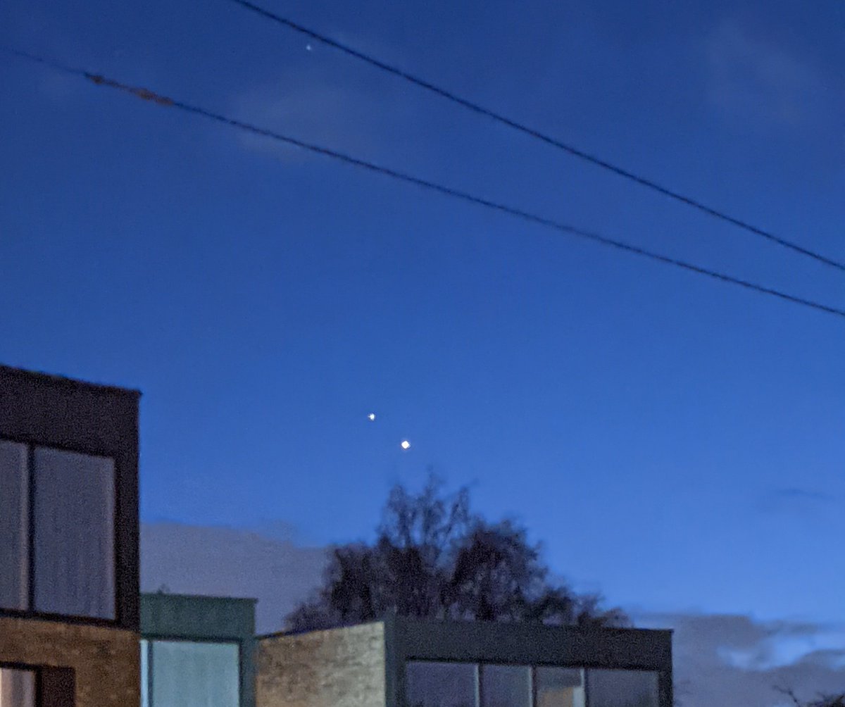 JoeFentonPhotog's tweet photo. #Jupiter and #Saturn low in the evening #Manchester sky, 7 days before they'll appear to pretty much touch! Aka the Christmas star or conjunction. It's one of the theories to explain a potential "star of Bethlehem", as Jupiter and Saturn came very close several times around 6-7BC https://t.co/EFLYUgb8ce