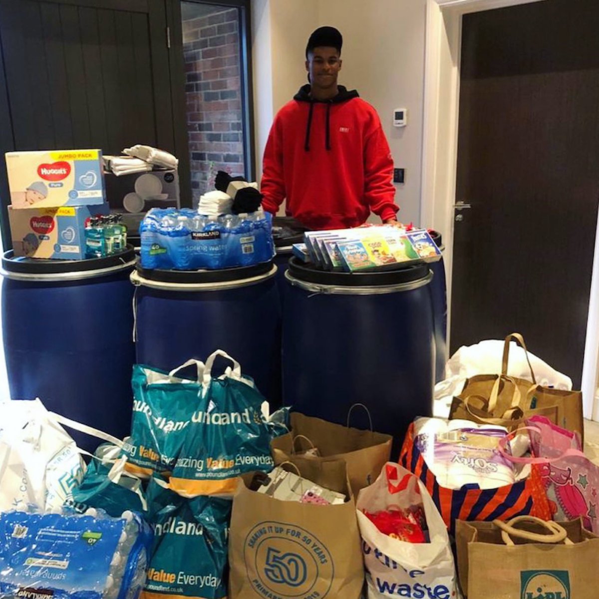 BrighterC's tweet photo. In 2020, @MarcusRashford has helped raise over £20million to provide impoverished kids in the UK with meals, ensuring 1.3 million children do not go to bed hungry. 
Like him, we believe that no child should go hungry or be deprived of education. #donate ↙️
https://t.co/rsv3lVcWTH https://t.co/gLRyMNEtwY