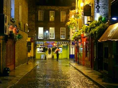 13) Sometimes you don't need more on your  #travel than a good quality cosy pub. Of course,  #Ireland is one of the countries which fits the bill perfectly, both in cities and in villages. Pictured: a rainy evening in the Temple Bar district of  #Dublin.